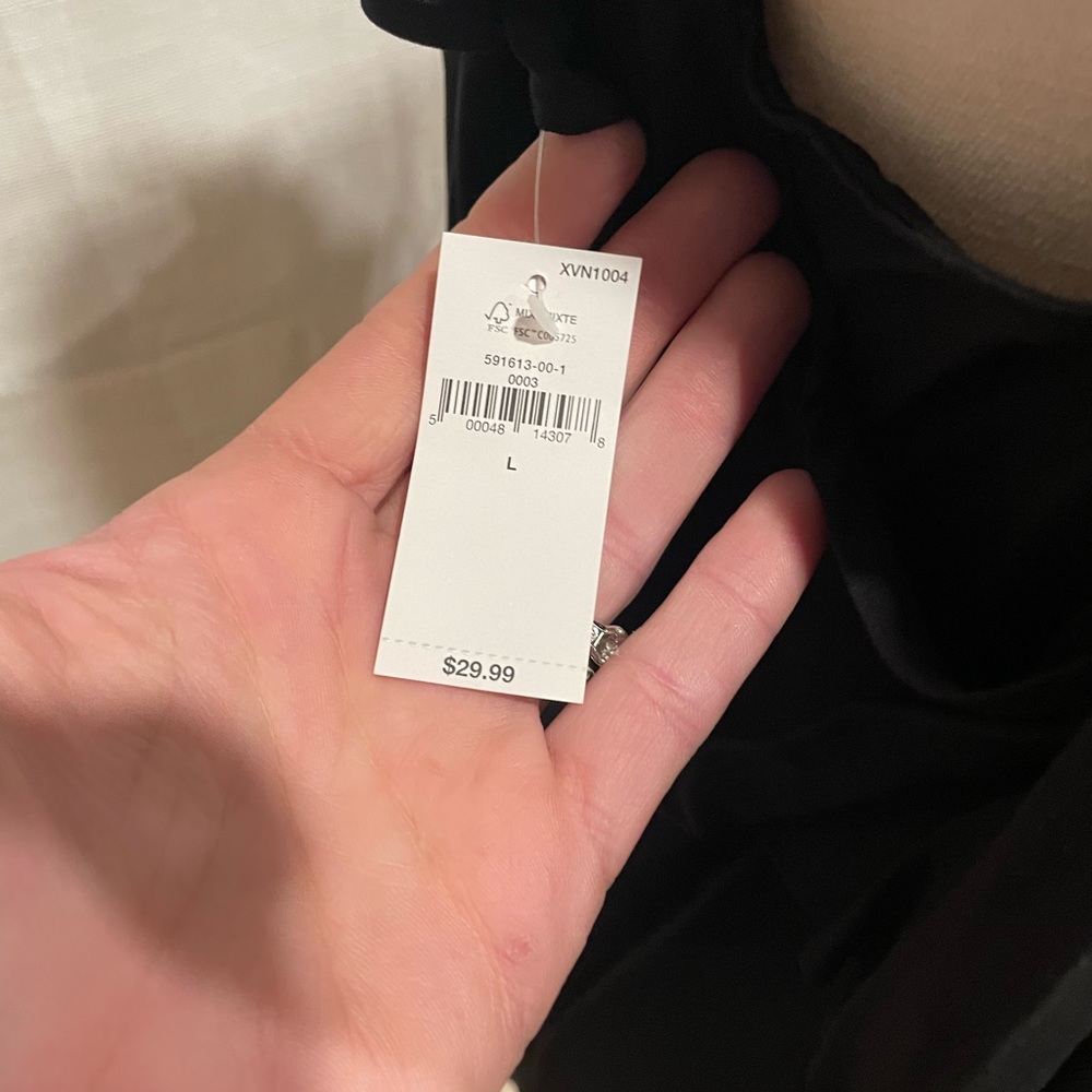 NWT L old navy off shoulder top - Picture 4 of 5
